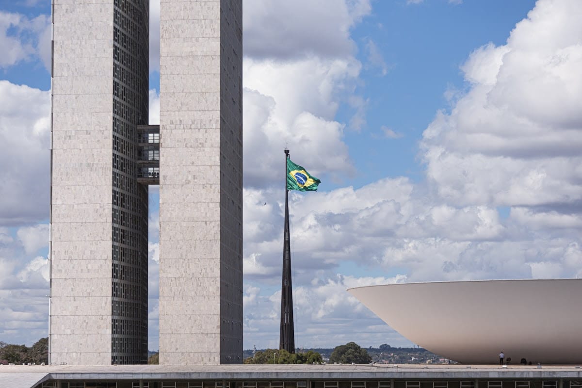 Falta 1 ano para a eleição de 2026 no Brasil; veja o calendário