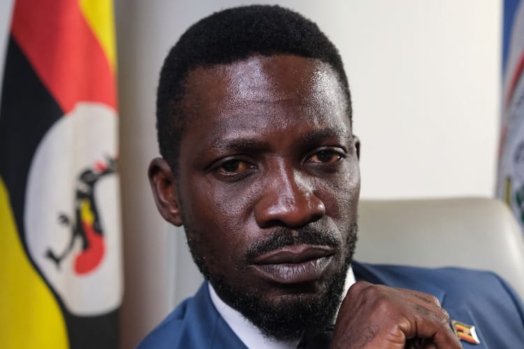 Uganda: perto da eleição, forças de segurança são acusadas de usar violência contra a oposição